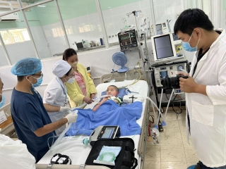 Tặng máy thở ở Bệnh viện Nhi Đồng - Đồng Nai